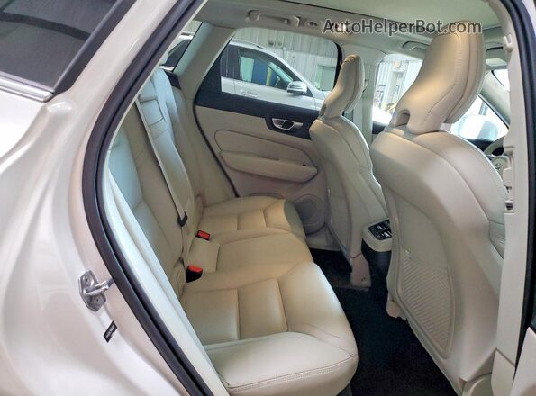 YV4102RL7M1855207 2021 VOLVO XC60 White Вид задньої частини салону