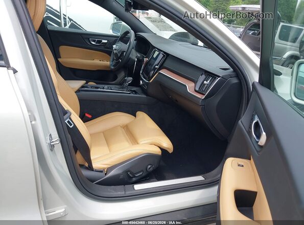 YV4102WK9L1030876 2020 VOLVO V60 CROSS COUNTRY Pewter Vista interior delantera
