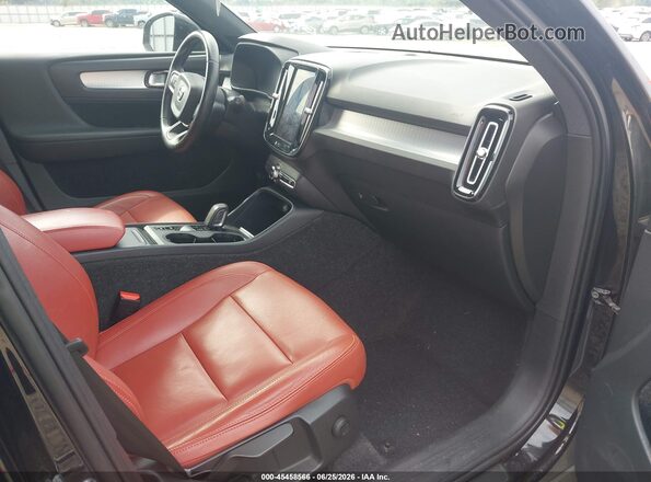 YV4162UK2L2203049 2020 VOLVO XC40 Black Вид салону спереду