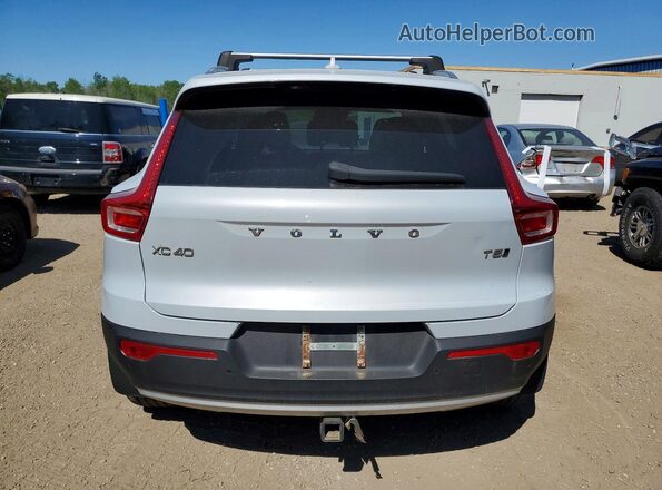 YV4162UK7L2218064 2020 VOLVO XC40 White Հետևի տեսք