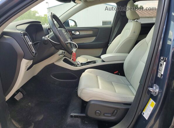 YV4162UL1L2263283 2020 VOLVO XC40 Teal Front interior view