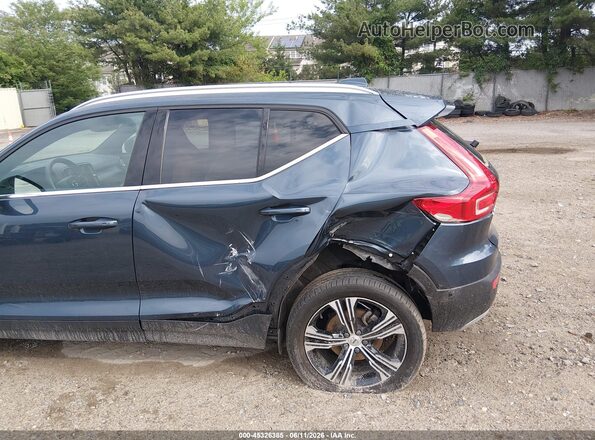 YV4162UL1N2772714 2022 VOLVO XC40 Blue Widok z przodu