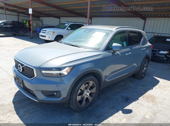 YV4162UL2N2716927 2022 VOLVO XC40 Gray Առջևի ձախ երեք քառորդ տեսարան