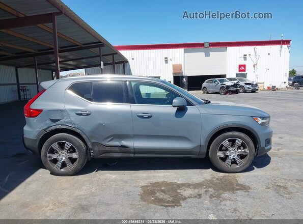 YV4162UL2N2716927 2022 VOLVO XC40 Gray Սալոնի հետևի տեսք