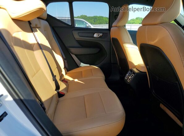 YV4162UL6L2341265 2020 VOLVO XC40 Белый Вид задней части салона