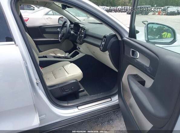 YV4162UL6N2641875 2022 VOLVO XC40 Gray Вид салону спереду