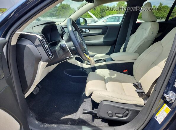 YV4162UL9K2073990 2019 VOLVO XC40 Синий Вид салона спереди