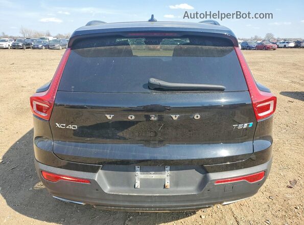 YV4162UM2K2085570 2019 VOLVO XC40 Black Rear view