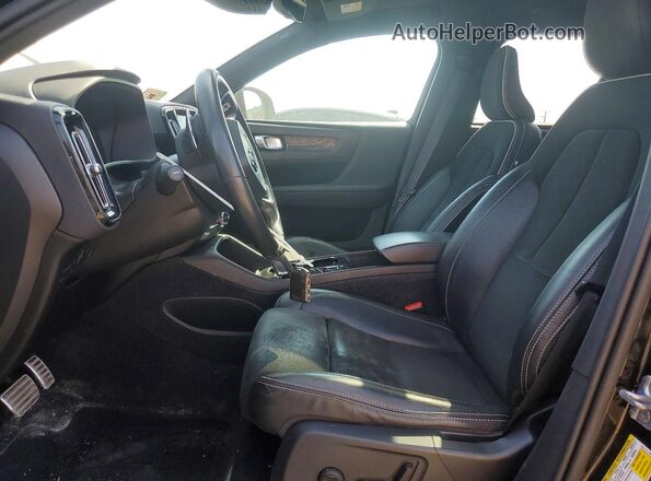 YV4162UM2K2085570 2019 VOLVO XC40 Black Front interior view