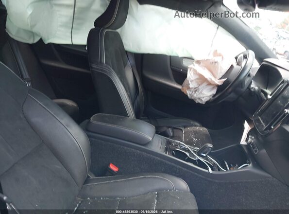 YV4162UM2M2405960 2021 VOLVO XC40 Red წინა სალონის ხედი
