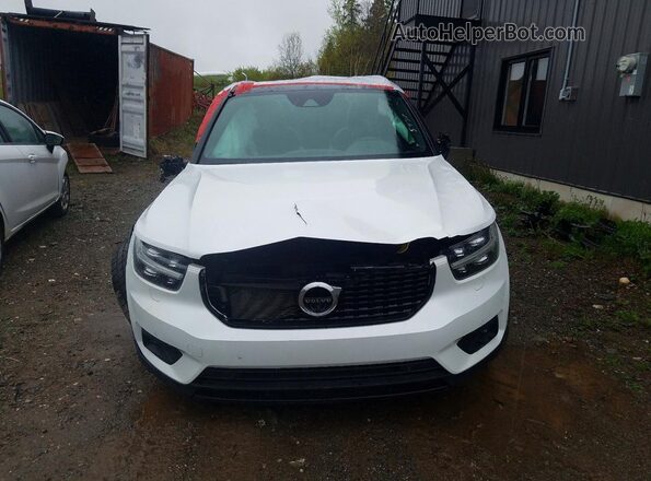 YV4162UM3L2316669 2020 VOLVO XC40 White 