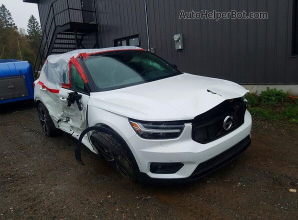 YV4162UM3L2316669 2020 VOLVO XC40 White 