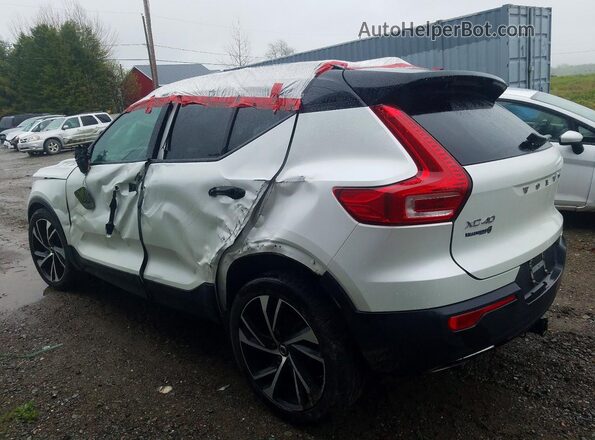 YV4162UM3L2316669 2020 VOLVO XC40 White 