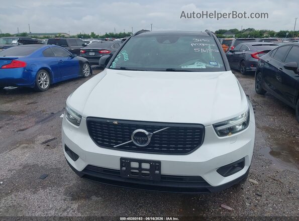 YV4162UM4N2725637 2022 VOLVO XC40 Белый Вид щитка приборов