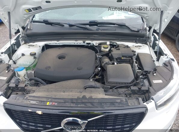 YV4162UM4N2725637 2022 VOLVO XC40 Белый Вид сзади