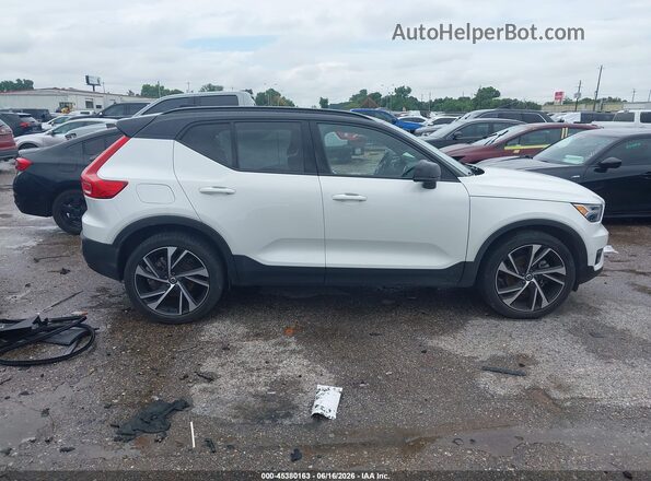 YV4162UM4N2725637 2022 VOLVO XC40 Белый Вид задней части салона