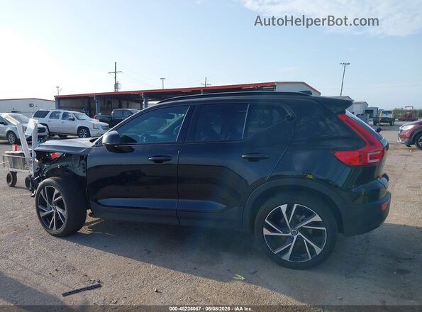 YV4162UM6M2420090 2021 VOLVO XC40 Black 