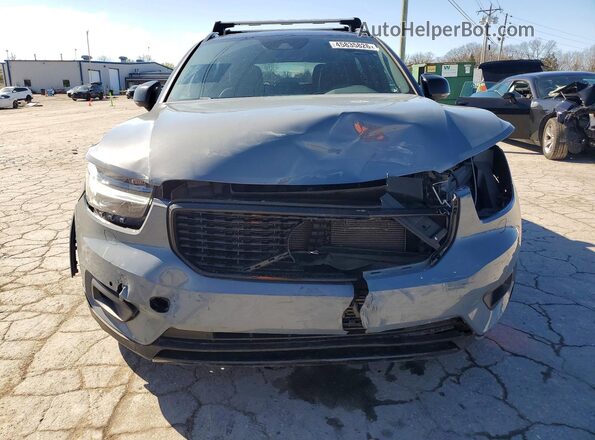YV4162UM6N2719399 2022 VOLVO XC40 Gray Вид спереду