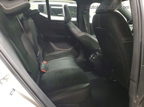 YV4162UM7M2420843 2021 VOLVO XC40 White უკანა სავარძლების ხედი