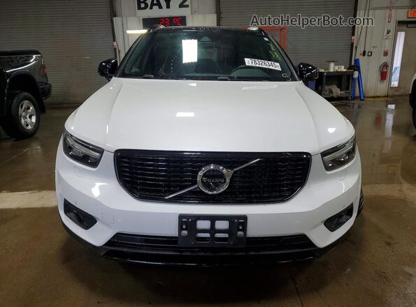 YV4162UM7M2420843 2021 VOLVO XC40 White წინა ხედი