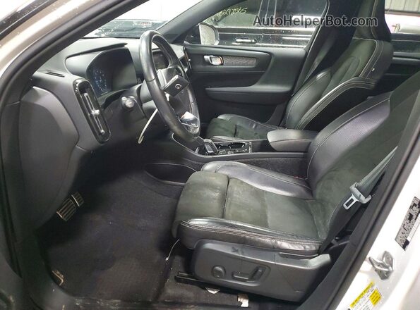 YV4162UM7M2420843 2021 VOLVO XC40 White წინა სალონის ხედი