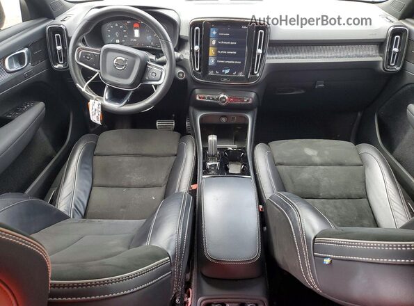 YV4162UM8M2526850 2021 VOLVO XC40 Black Առջևի վահանակի տեսք