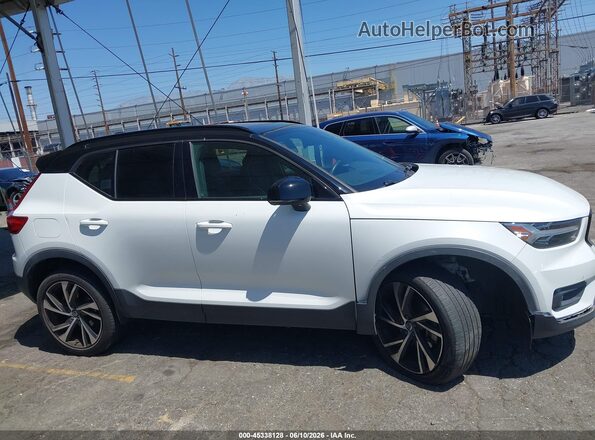 YV4162UM9L2347618 2020 VOLVO XC40 White Rear interior view