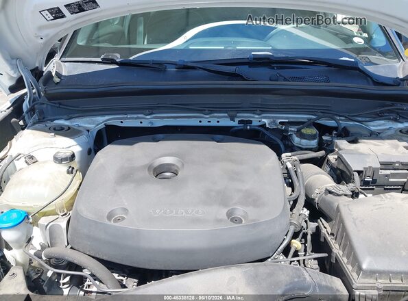 YV4162UM9L2347618 2020 VOLVO XC40 White Rear view