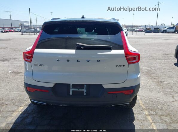 YV4162UM9L2347618 2020 VOLVO XC40 White 