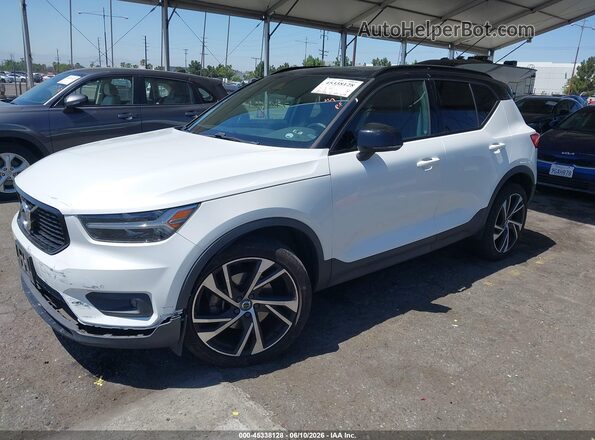 YV4162UM9L2347618 2020 VOLVO XC40 White Front left