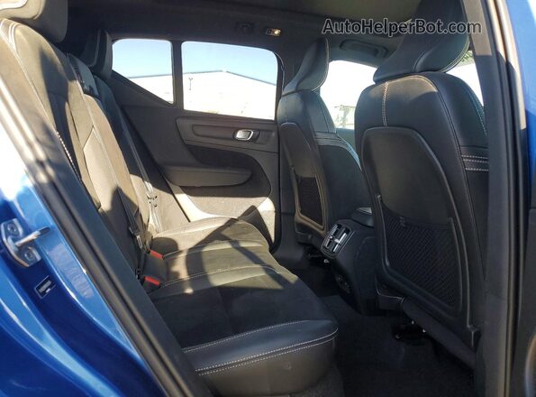 YV4162UM9M2492854 2021 VOLVO XC40 Blue Rear interior view