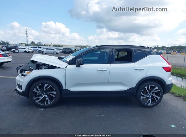 YV4162UM9M2574907 2021 VOLVO XC40 White Widok wnętrza 360 stopni