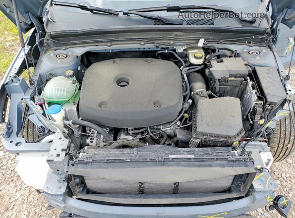 YV4162UM9N2725083 2022 VOLVO XC40 Gray Vista del compartimento del motor