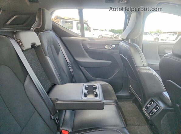 YV4162UMXM2533699 2021 VOLVO XC40 Blue Widok wnętrza z tyłu