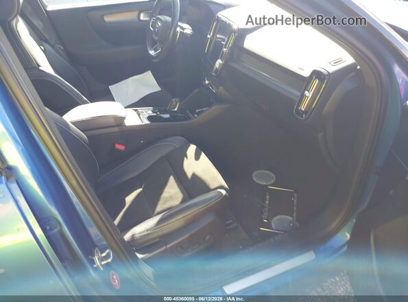 YV4162XZ1K2009006 2019 VOLVO XC40 Синий Вид салона спереди
