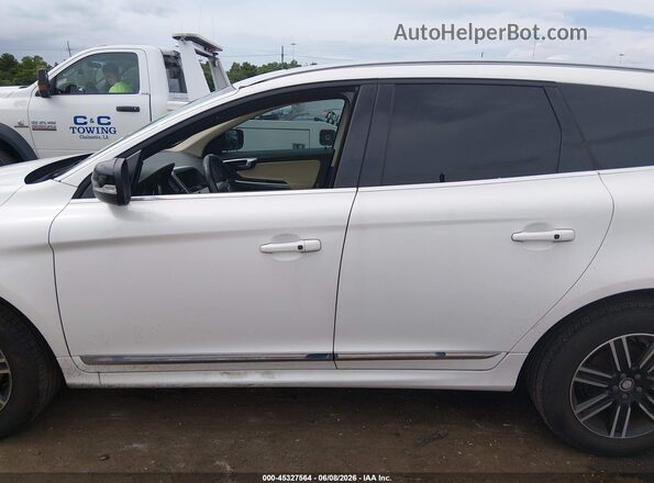 YV440MDR3H2226144 2017 VOLVO XC60 White 