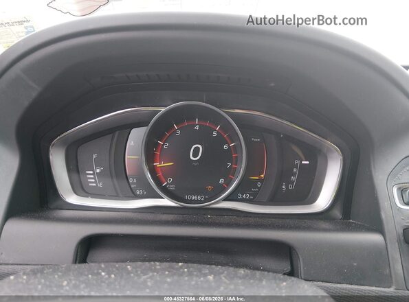 YV440MDR3H2226144 2017 VOLVO XC60 White Widok tylnych siedzeń