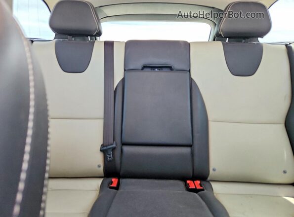 YV440MDR8H2015537 2017 VOLVO XC60 White Widok tylnych siedzeń