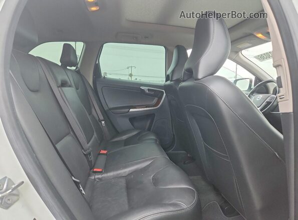 YV440MDU2H2009432 2017 VOLVO XC60 White 
