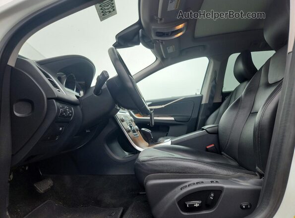 YV440MDU2H2009432 2017 VOLVO XC60 White 
