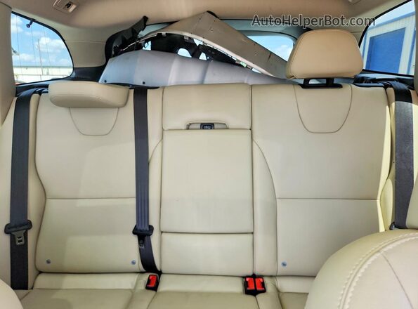 YV440MDU5H2121044 2017 VOLVO XC60 Cream Rear seats view