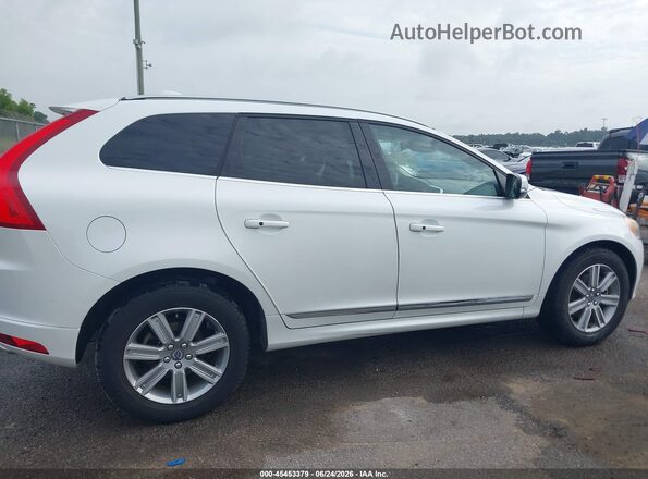 YV440MDU8H2192139 2017 VOLVO XC60 White Widok wnętrza z tyłu