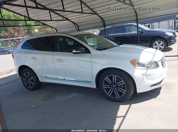 YV440MRR1H2111714 2017 VOLVO XC60 White Widok wnętrza z tyłu