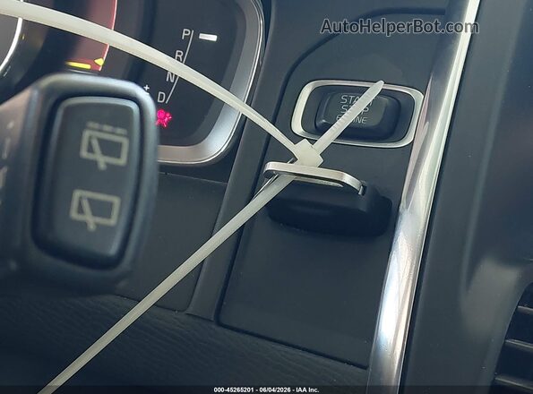 YV440MRR1H2111714 2017 VOLVO XC60 White Widok deski rozdzielczej