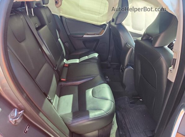 YV440MRU3H2028760 2017 VOLVO XC60 Silver უკანა სალონის ხედი