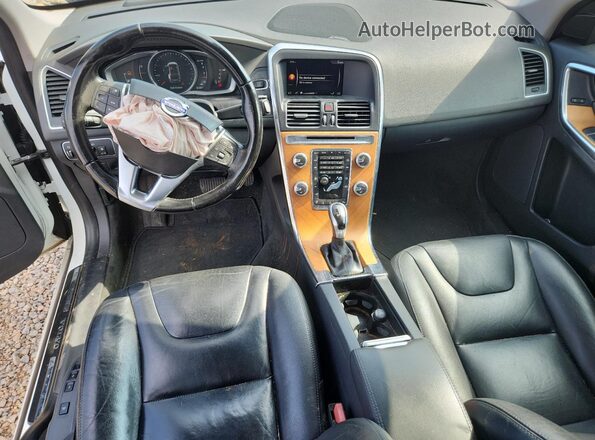 YV440MRU4H2143013 2017 VOLVO XC60 White Вид панелі приладів