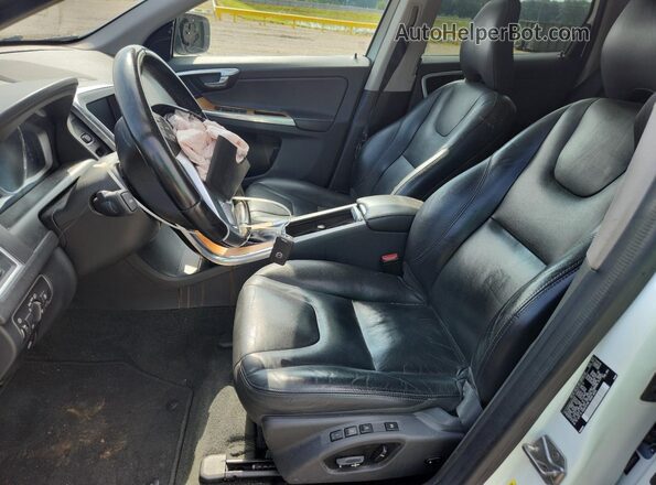 YV440MRU4H2143013 2017 VOLVO XC60 White Вид салону спереду
