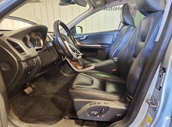 YV440MRU7H2009340 2017 VOLVO XC60 Silver Widok wnętrza z przodu