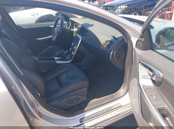 YV440MWK4H1037900 2017 VOLVO V60 CROSS COUNTRY Gray Front interior view