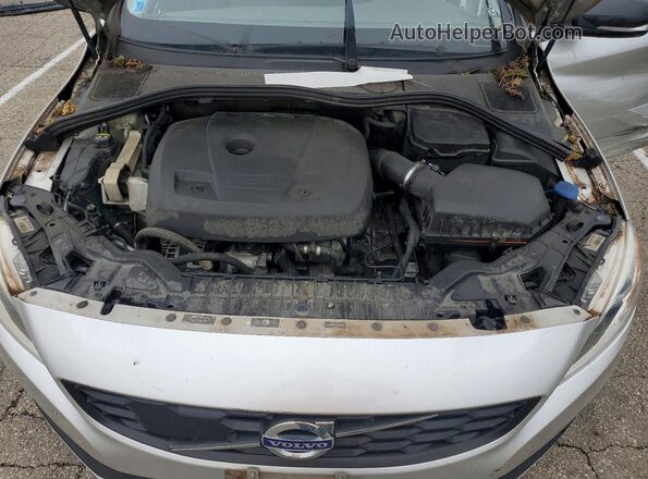 YV440MWK6J2052396 2018 VOLVO V60 Silver Engine compartment view